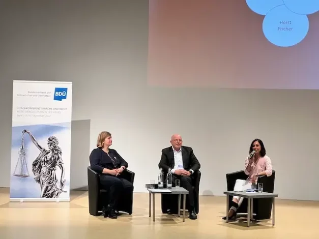Panel zum Thema Videodolmetschen im Justizvollzug auf der 7. Fachkonferenz Sprache und Recht