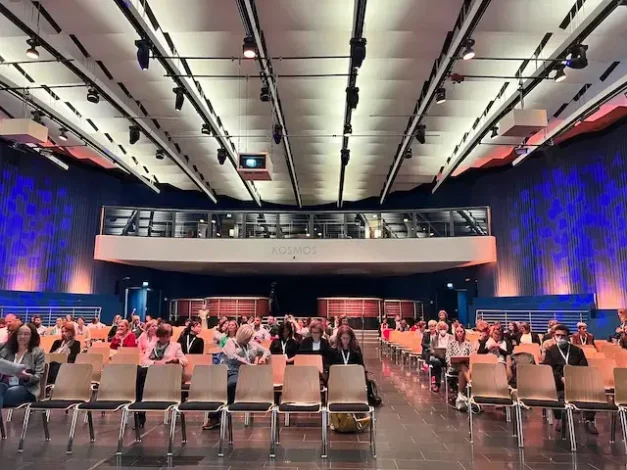 Das Publikum wartet auf den Beginn des Panels zum Thema Urkundenübersetzen auf der 7. Fachkonferenz Sprache und Recht